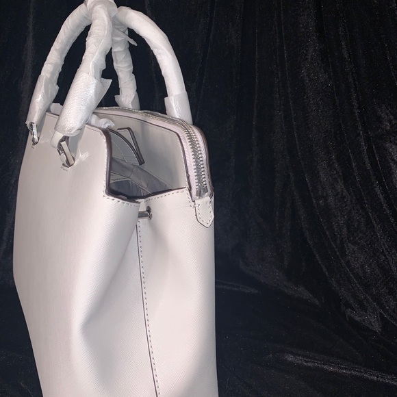 Medium size shoulder Bag multiple compartments - Picture 4 of 7